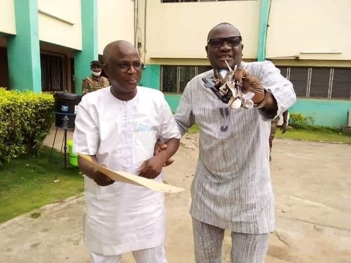 Aboubakar Yaya et Charles Toko avant le vote