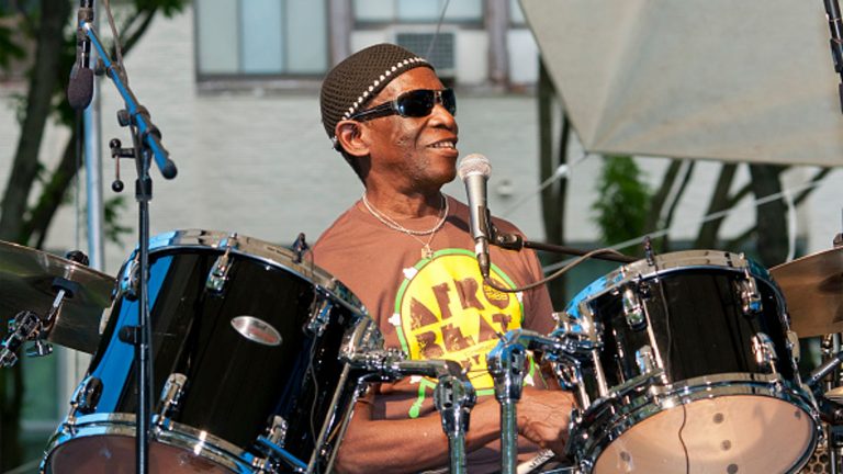 Célèbre batteur et pionnier de l’afrobeat, Tony Allen est mort