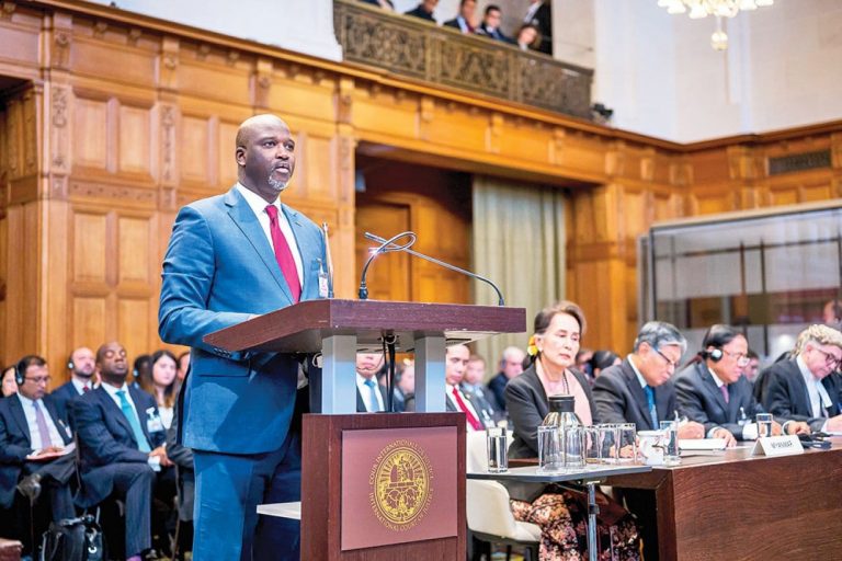 Gambie: le président Adama Barrow lâché par son ministre de la justice