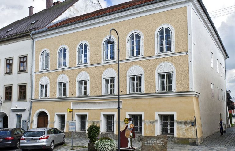 Autriche : la maison d’Adolf Hitler abritera un commissariat de police