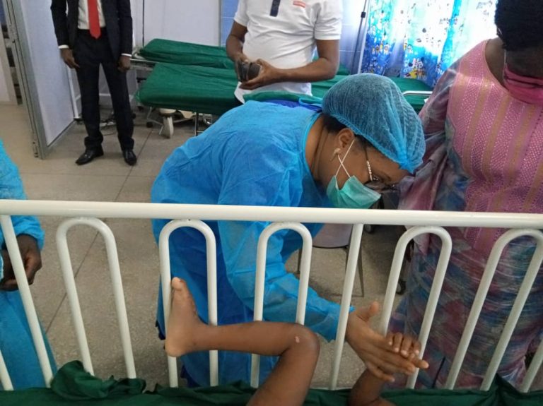 Bénin : Véronique Tognifodé au chevet de l&rsquo;enfant maltraité par sa marâtre
