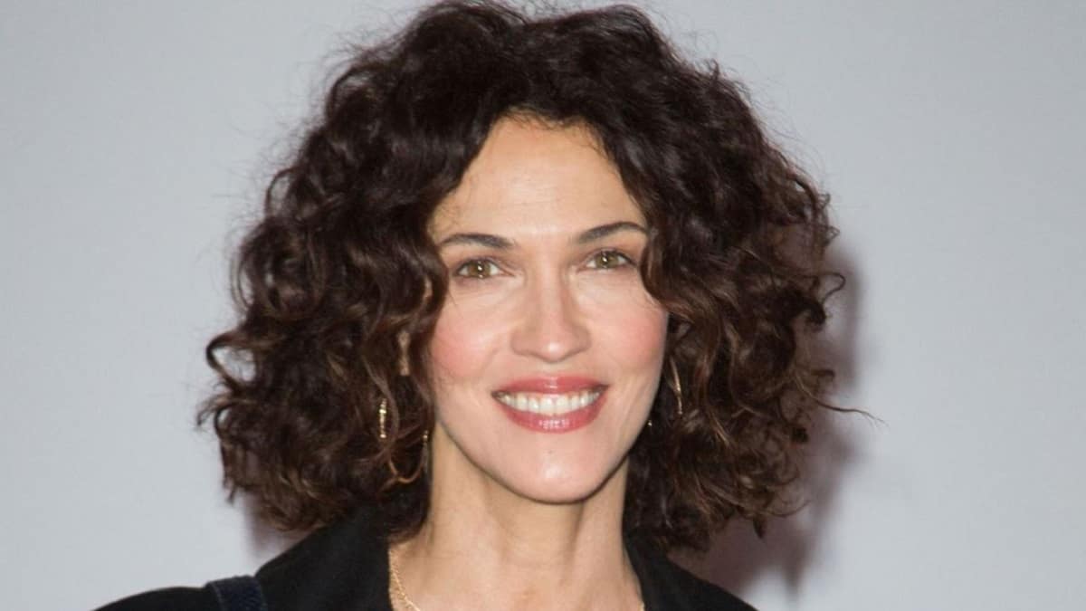 Linda Hardy pose topless et enflamme la toile (photo)