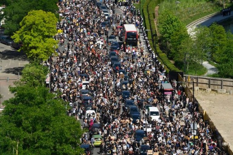 Georges Floyd : « le racisme est un virus…Nous devons vider le système», l&rsquo;Angleterre prend le relais