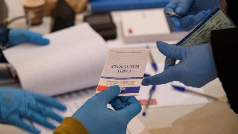 France: ouverture des bureaux de vote pour le second tour des municipales