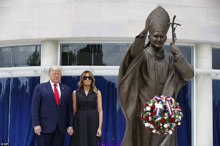 George Floyd : « rébellion silencieuse de Melania » contre Donald Trump (Vidéo)