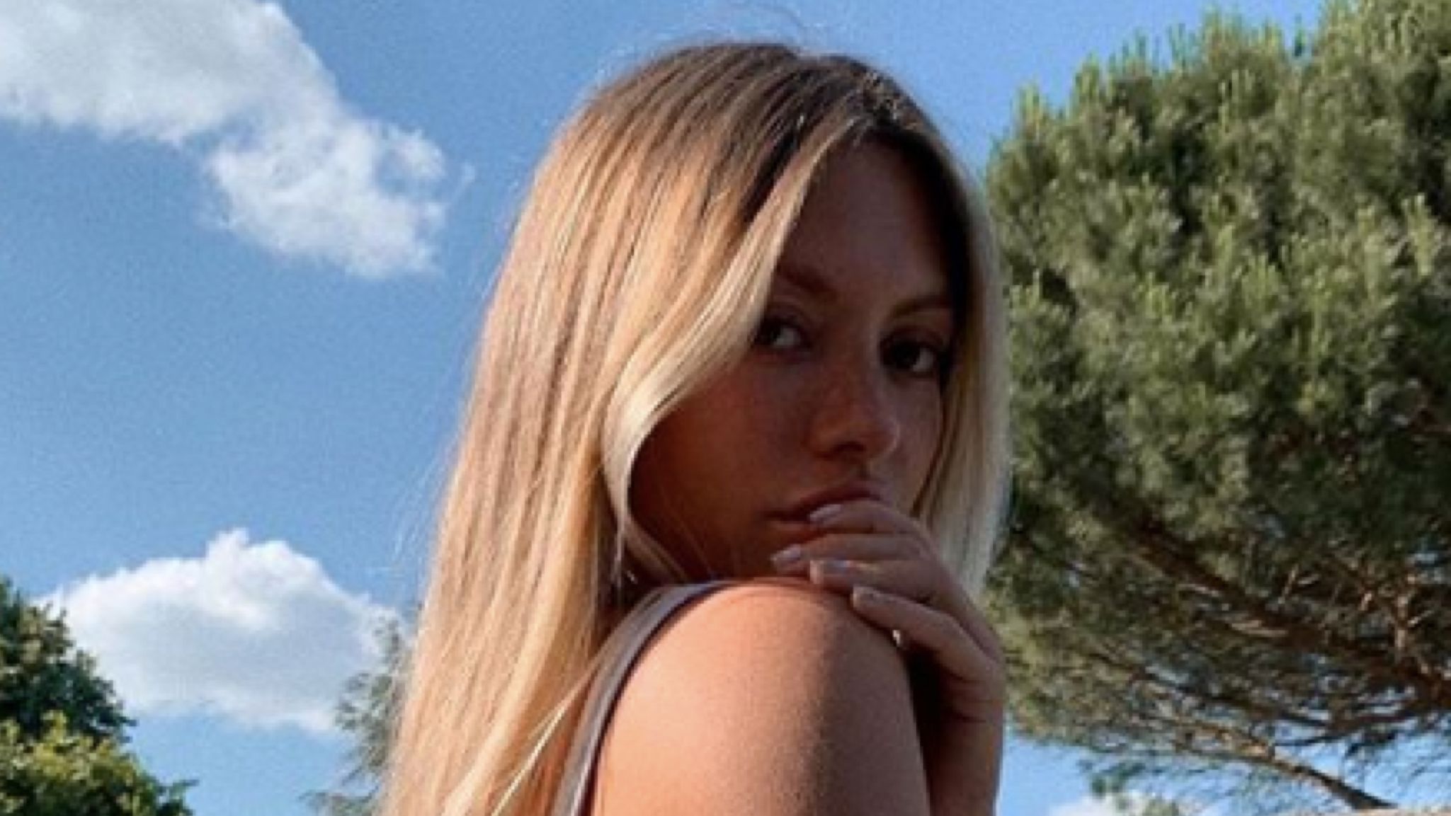 Pauline Tantot, très hot en string, électrocute la toile (photo)