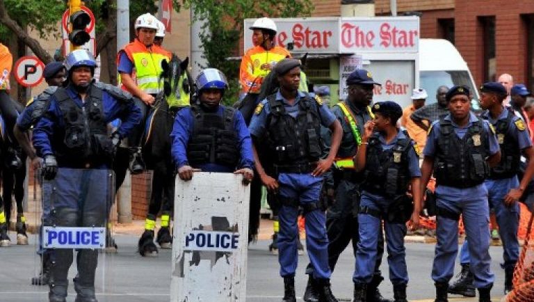 Coronavirus : au moins 7.000 policiers testés « positifs » en Afrique du Sud