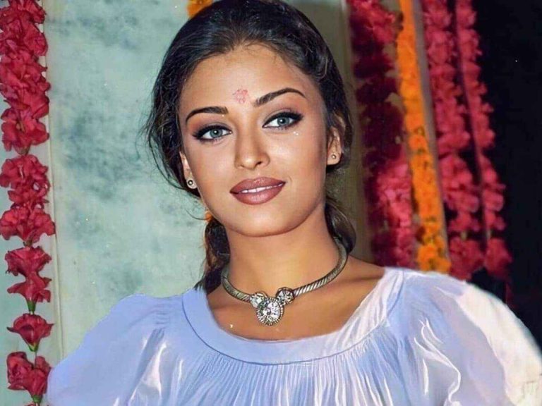 Coronavirus : une star de Bollywood et ancienne miss monde testée positive (photo)