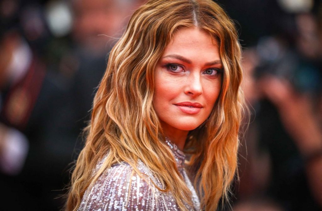 Caroline Receveur lance « Osée » (photo)