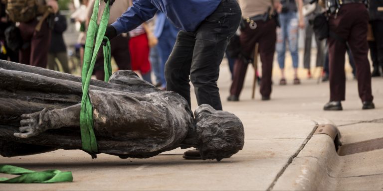 Débats sur la mémoire du colonialisme : deux statues de Christophe Colomb déboulonnées à Chicago