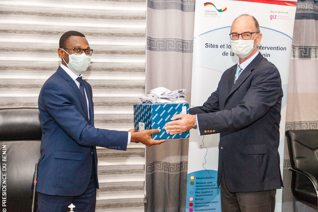 Don d'équipement de laboratoire de l'Allemangne au Bénin