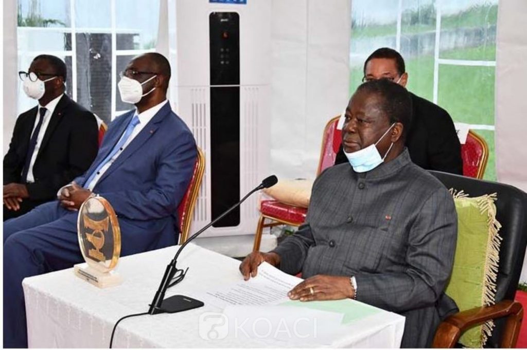Henri Bédié en conférence de presse