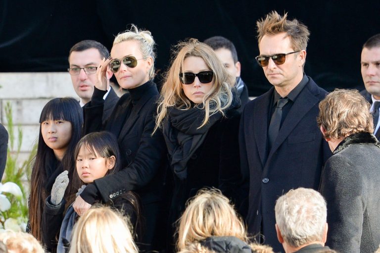 Héritage Johnny Hallyday: David confond Laeticia et renonce à la succession de son père