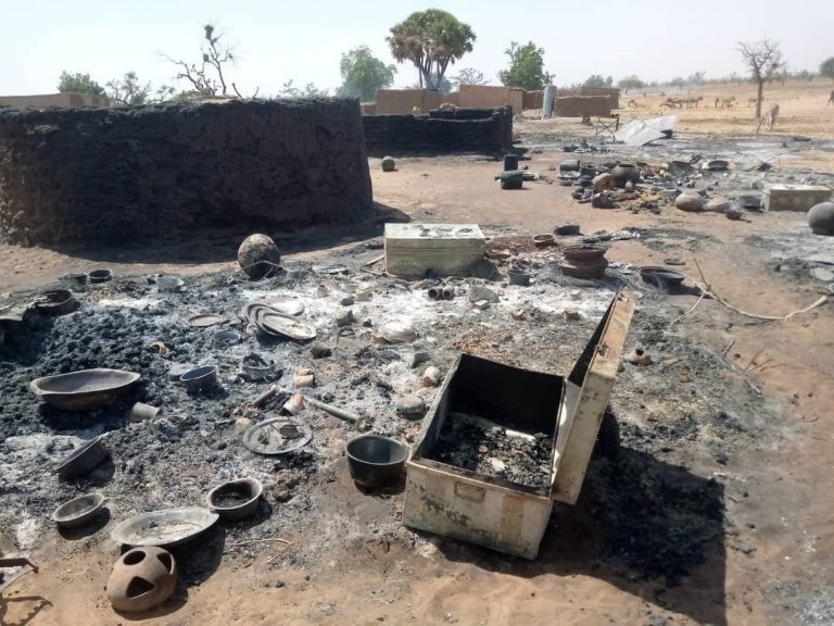 Mali: au moins 30 civils massacrés par des hommes armés à Dogon