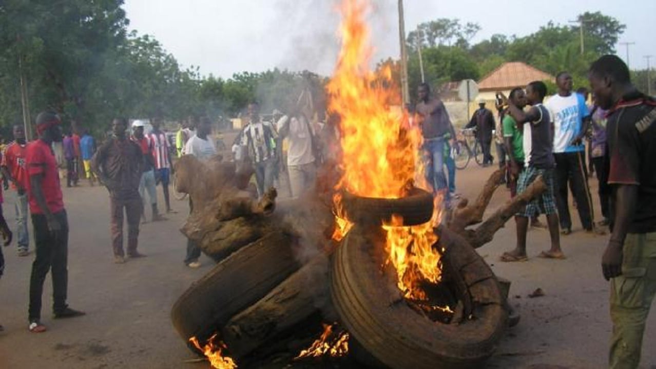Des échauffourées ont éclaté lundi matin à Tsévié (35 Km de Lomé)