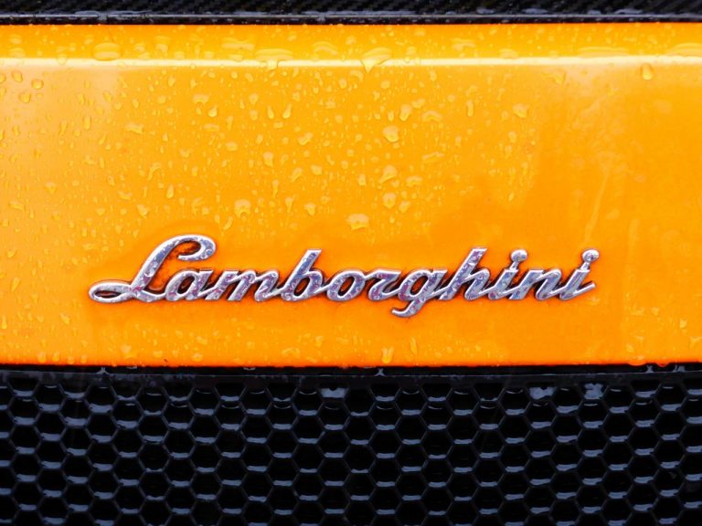 Lamborghini: le fameux constructeur automobile présente son premier yacht de luxe (Vidéo)