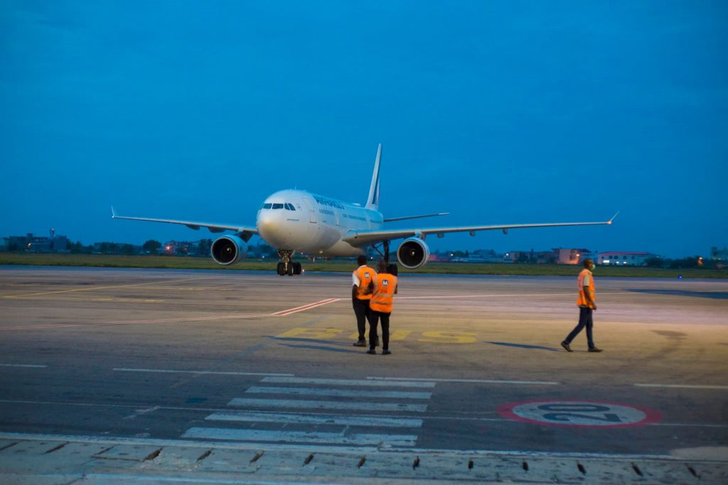 L'aéroport International de #Cotonou se dote, grâce au Ministère de la #santé, d'un dispositif de contrôle thermique & de désinfection intégrale