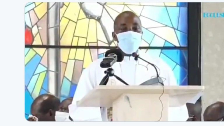 Côte d’Ivoire: un prêtre catholique s’effondre en pleine messe dominicale (Vidéo)