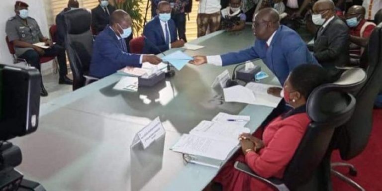 Côte d&rsquo;Ivoire – Présidentielle 2020: Alassane Ouattara dépose son dossier de candidature à la CEI