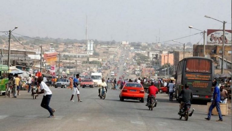 Côte d’Ivoire : la police a utilisé les « microbes » pour disperser les manifestants (Rapport)