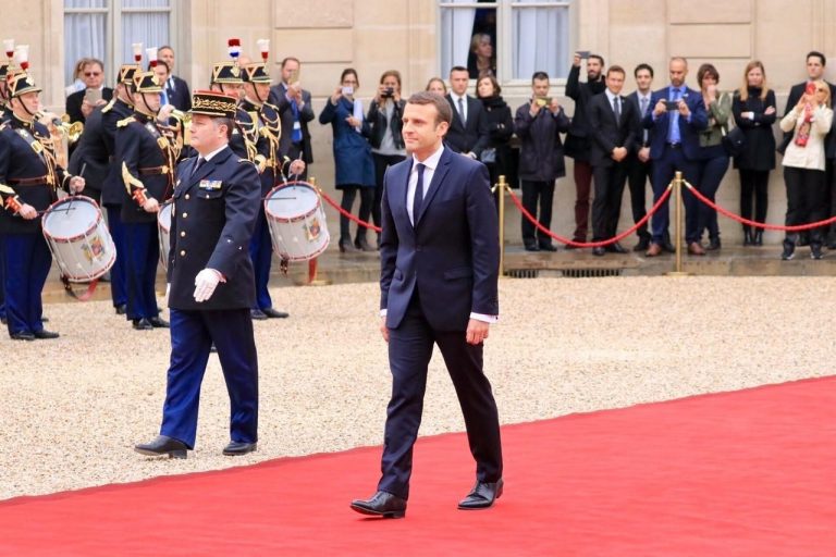 Explosions meurtrières à Beyrouth: Emmanuel Macron au chevet des libanais