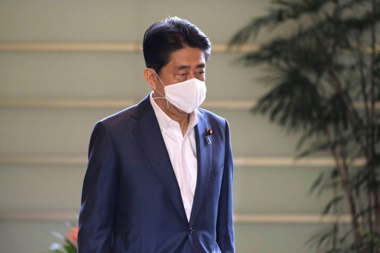 Japon: l&rsquo;ancien Premier ministre Shinzo Abe impliqué dans un scandale de corruption