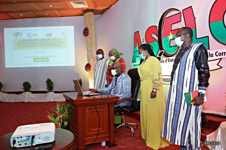 Burkina Faso – Lutte contre la corruption: le président Roch Kaboré innove!