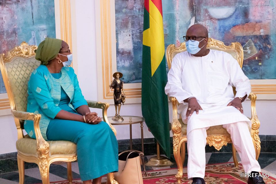 Roch Kaboré et la nouvelle représentante de la banque mondiale au Burkina Faso, Madame Maimouna Mbow Fam