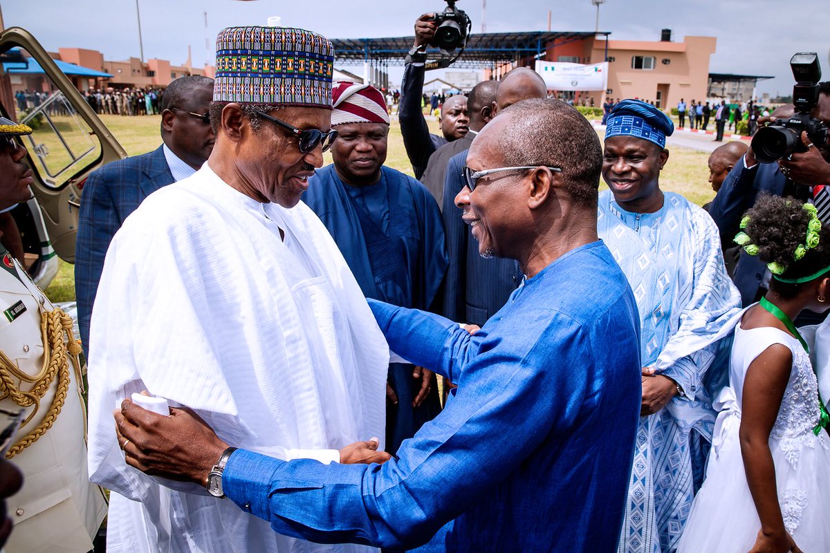 Les présidents Muhammadu Buhari et Patrice Talon lors de l'inauguration du nouveau poste-frontière de Sèm-Kraké