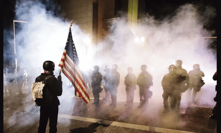 Violences aux Etats-Unis: le maire de Portland attaque violemment Donald Trump