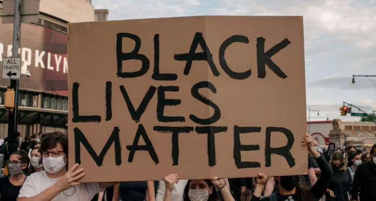 Etats-Unis: un autre policier blanc accusé d&rsquo;avoir tué un homme noir non armé