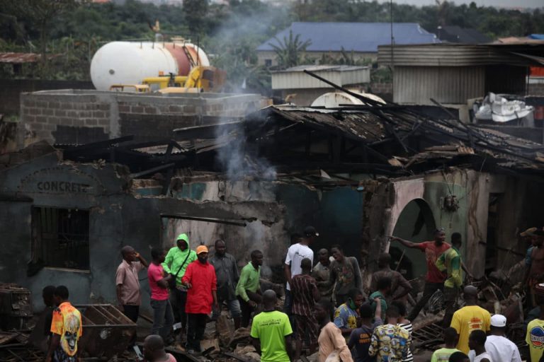 Nigéria – Explosion d&rsquo;un réservoir de gaz: d&rsquo;énormes dégâts matériels (Vidéo)
