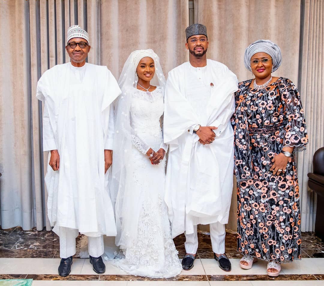 Le président Muhammadu Buhari et sa femme Aisha ont remis la main de leur fille Hanan à Turad Sha'aban, vendredi 4 septembre 2020.