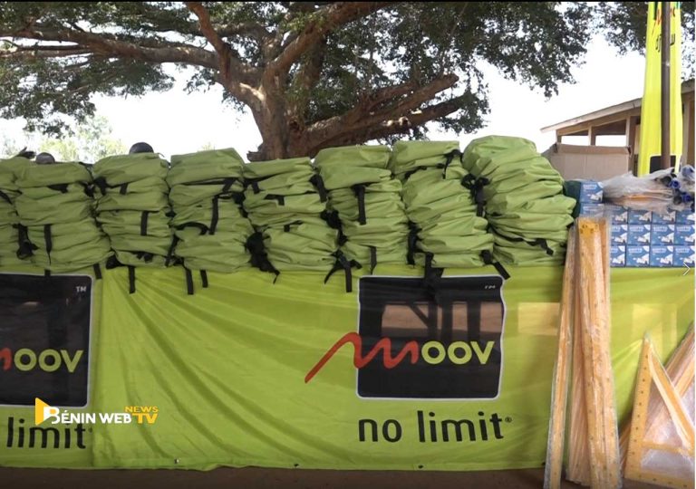 Bus de la rentrée 2020-2021: la Fondation Etisalat Bénin distribue 300 kits scolaires à Covè