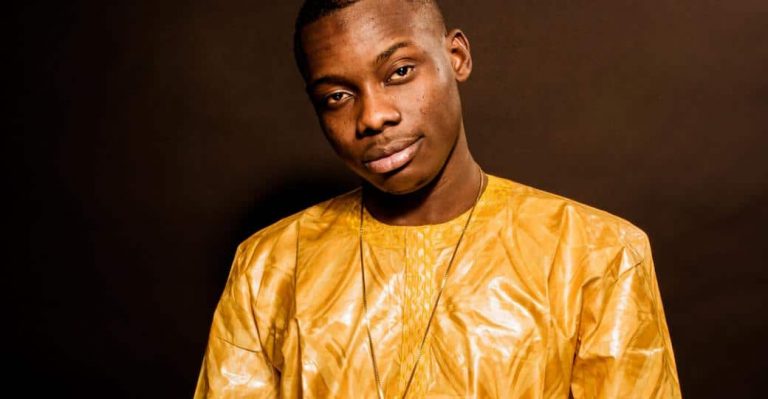 Emprisonné pour violences conjugales, l’artiste malien Sidiki Diabaté libéré