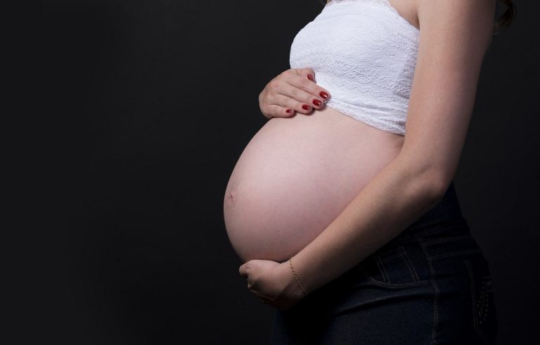 Pays-Bas: un gynécologue mettait enceinte ses patientes avec son propre sperme