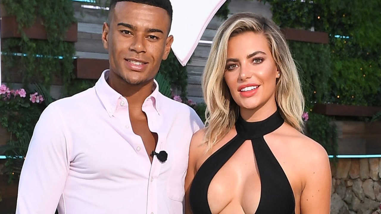 Les stars de Love Island, Wes et Megan, ont eu des relations sexuelles dans des toilettes pour handicapés à l'aéroport de Southend en 2018 @ Les stars de Love Island, Wes et Megan, ont eu des relations sexuelles dans des toilettes pour handicapés à l'aéroport de Southend en 2018 Crédit: REX FEATURES