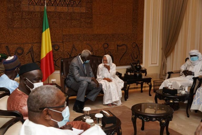 Mali: « Pourquoi vous les appelez djihadistes?», Sophie Pétronin fait le récit de sa captivité