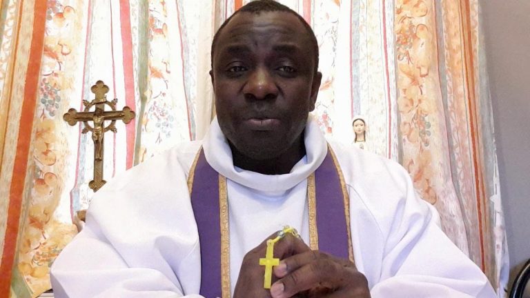 « N&rsquo;écoutez pas les César et les Jézabel », un cri du cœur du père Marius Djadji aux ivoiriens