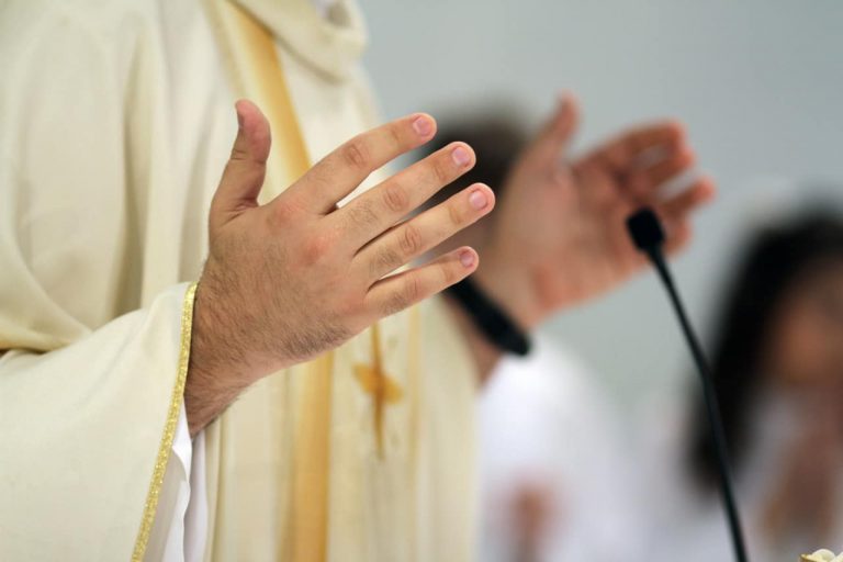 Togo: une jeune élève de 16 ans enceinte d&rsquo;un prêtre catholique (média)