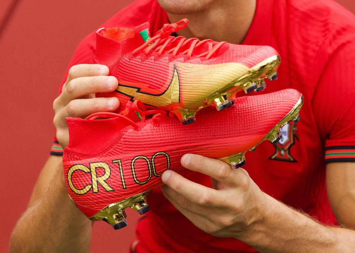 100 buts et une paire de chaussures iconiques pour Cristiano Ronaldo