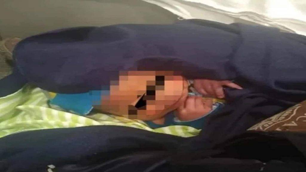 un nouveau-né retrouvé abandonné dans une boîte à pizza @ The Sun