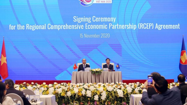 La Chine signe avec 15 autres pays, le plus grand accord de libre-échange du monde