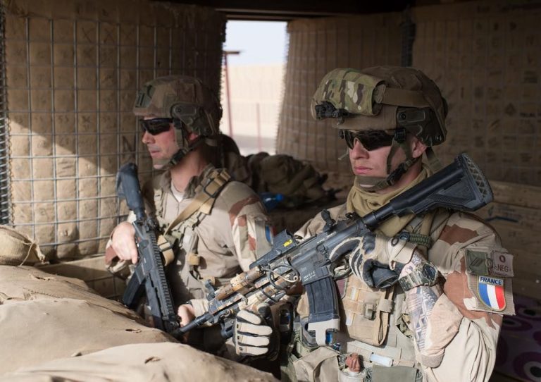 Mali: l&rsquo;armée française dans la tourmente après avoir bombardé des civils à Talataye