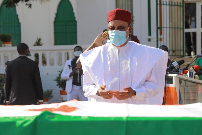 Niger: cérémonie officielle de la levée du corps de l&rsquo;ancien président Mamadou Tandja