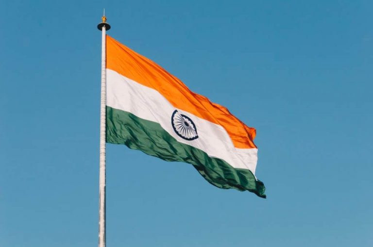 Inde: la police arrête une femme et son enfant pour avoir insulté le drapeau national