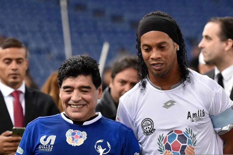 Mort de Maradona: Ronaldinho très triste