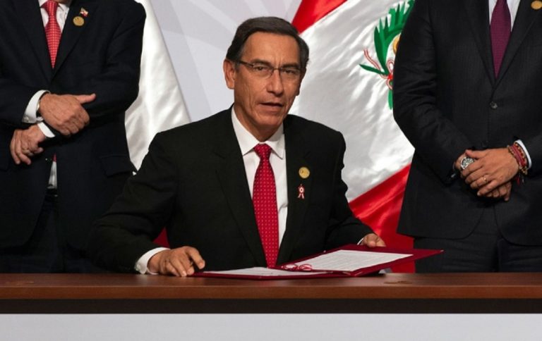 Pérou: le président de la république Martìn Vizcarra, destitué par le parlement