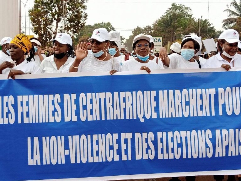 Centrafrique: Catherine Samba-Panza marche pour la paix et la non-violence