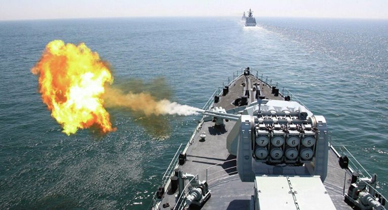 Mer de Chine méridionale: un destroyer américain chassé par les forces chinoises